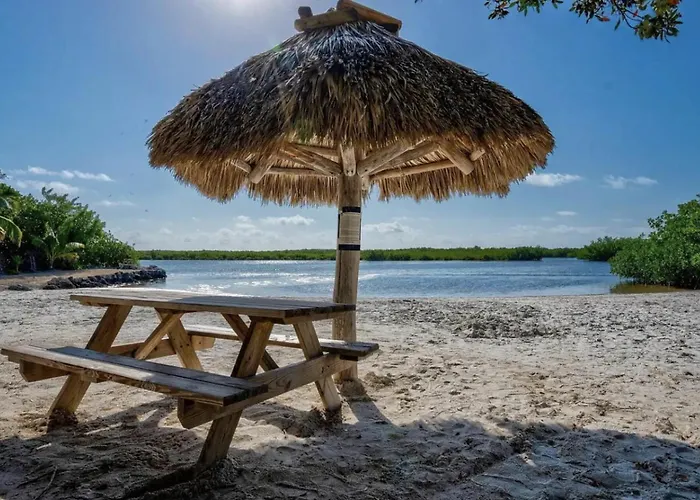 Beachside Retreat With Pool, Boat Ramp Dock For Rent