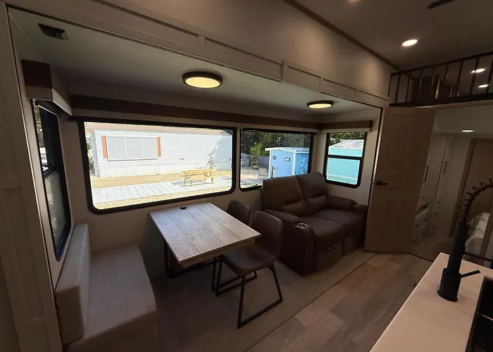 Brand New 2025 Rv 2Br 2 Lofts 2Ba Pool And Marina