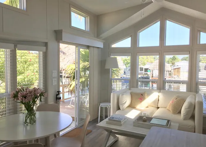 Waterfront Tiny Home With Pool, Beach, Dock, Kayaks