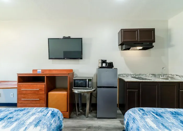 Atria Inn & Suites Kitchenette