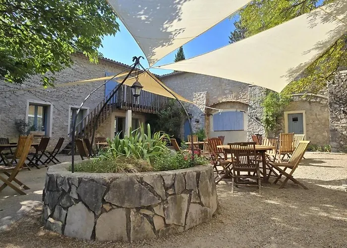 ZEcamping 3 pet friendly et piscine avec accès direct à un lac
