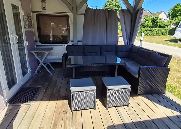 Campingplatz Jurahöhe Wohnwagen Hütte Flieder