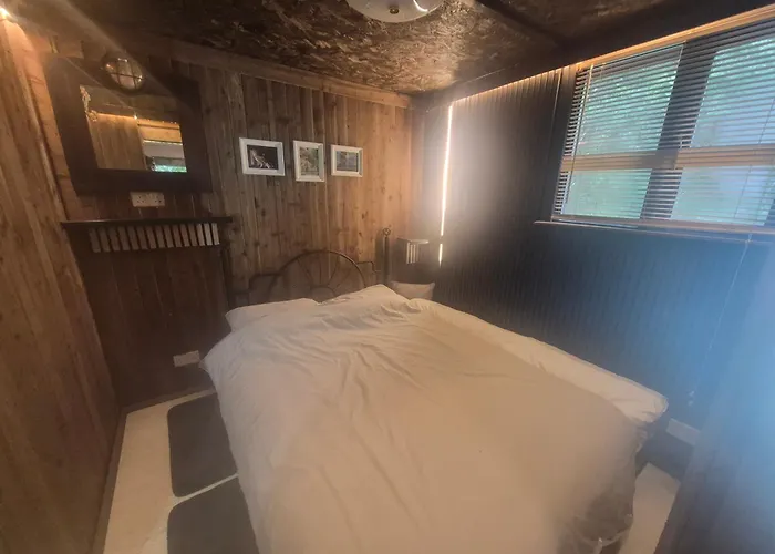 Froglets Island Cabin