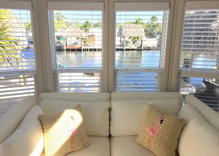 Waterfront Tiny Home With Pool, Beach, Dock, Kayaks