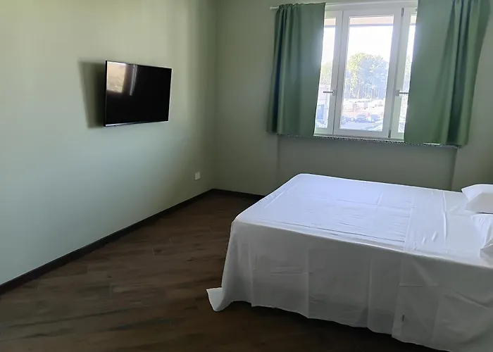 Linate Home Suite & Aparthotel - 10 Minutes By Walk From-To Airport - Con Parcheggio Sorvegliato In Loco E A 10 Minuti A Piedi Da E Per Aeroporto Di Linate Metro Blu M4