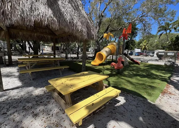 Beachside Retreat With Pool, Boat Ramp Dock For Rent
