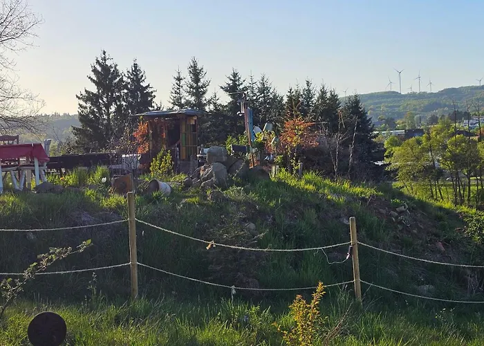 Naturcamping Igluzelt Mit Hund Im Privatgartennaturcamping Igluzelt Mit Hund Im Privatgarten