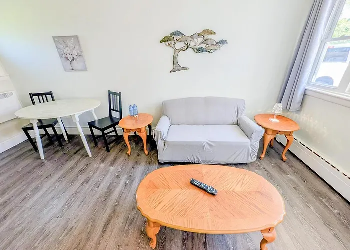 Siesta Roadside Inn & Suites Kingston