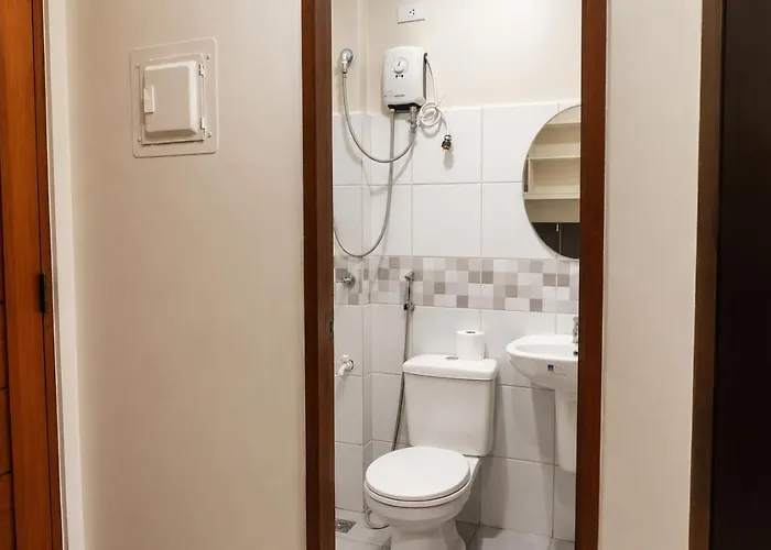 Reddoorz At Mola Suites Near Makati Medical Center