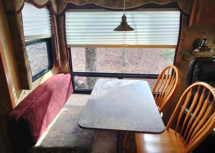 32Ft Cozy Camper On 7 Acres, Pond