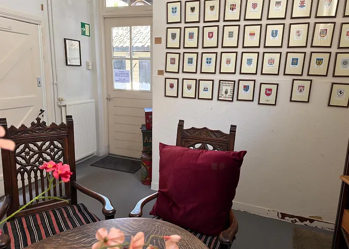 Hotel Hanzestadslogement De Leeuw: Historic Center Retreat with Kitchen Rooms
