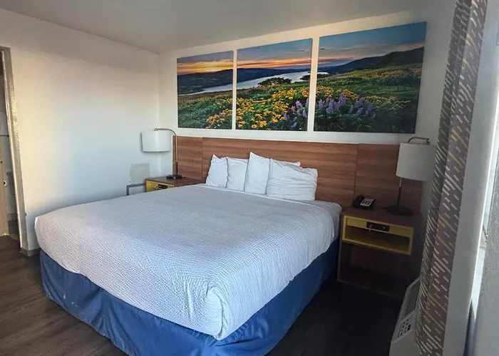 Days Inn & Suites By Wyndham Needles