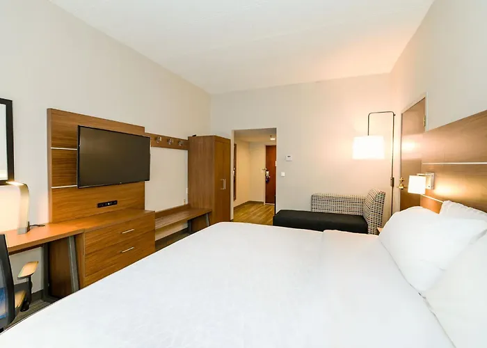 Holiday Inn Express Richmond Airport By Ihg
