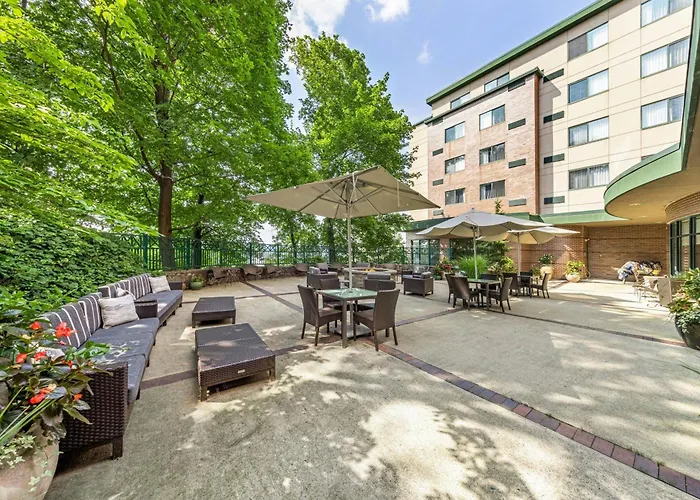 Courtyard By Marriott Boston Waltham