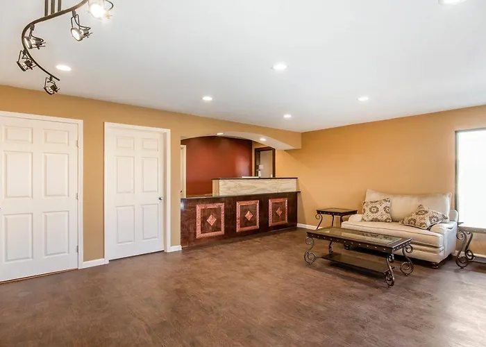 Rodeway Inn & Suites Brookhaven