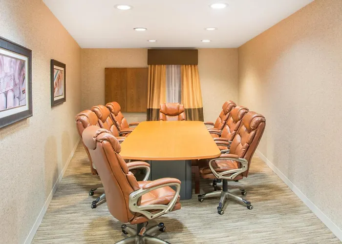 Holiday Inn Express Hotel & Suites Brattleboro By Ihg