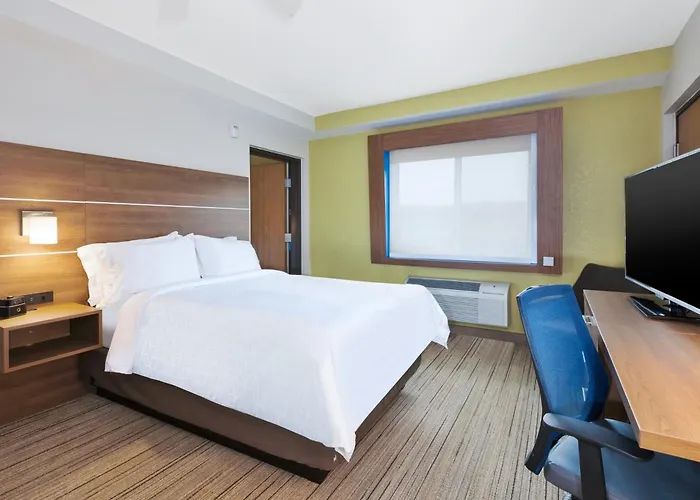 Holiday Inn Express & Suites Petoskey By Ihg