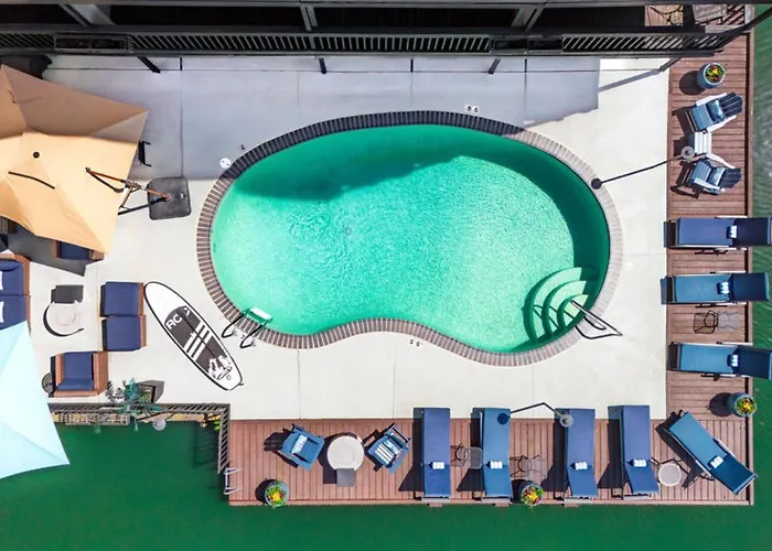 Lakeshore Inn