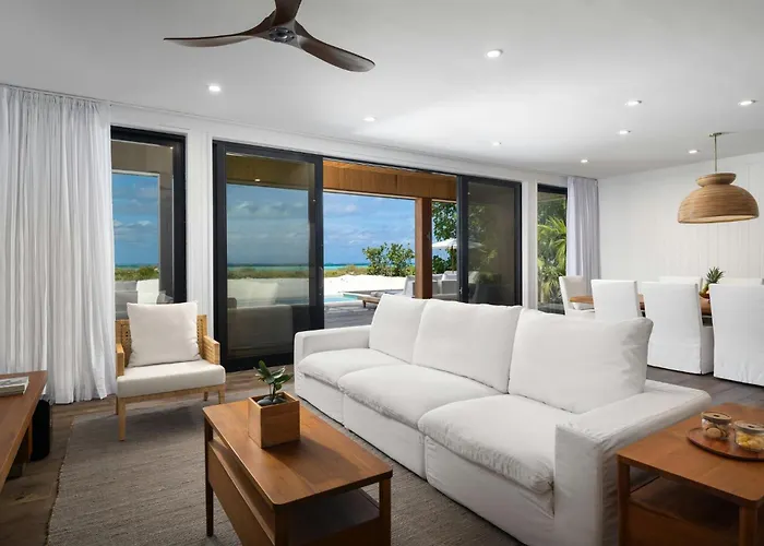 Como Parrot Cay