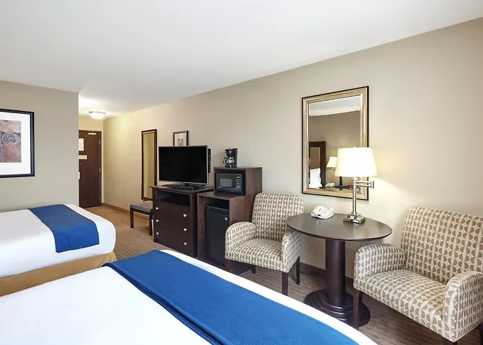 Holiday Inn Express & Suites Madison-Verona By Ihg