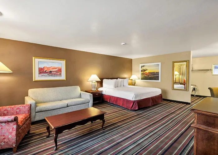 Days Inn & Suites By Wyndham Logan