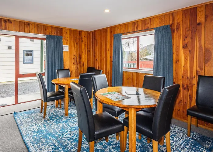Ossies Motels And Chalets