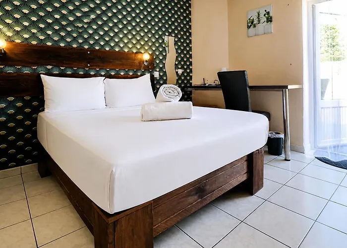Hotel Ylang-Ylang - A Partir De 16 Ans