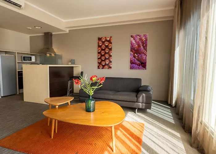 Hotel Du Centre Appart Hotel Business Avec Parking Gratuit A Noumea