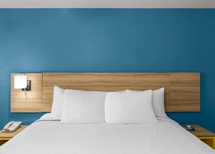 Days Inn By Wyndham Pratt