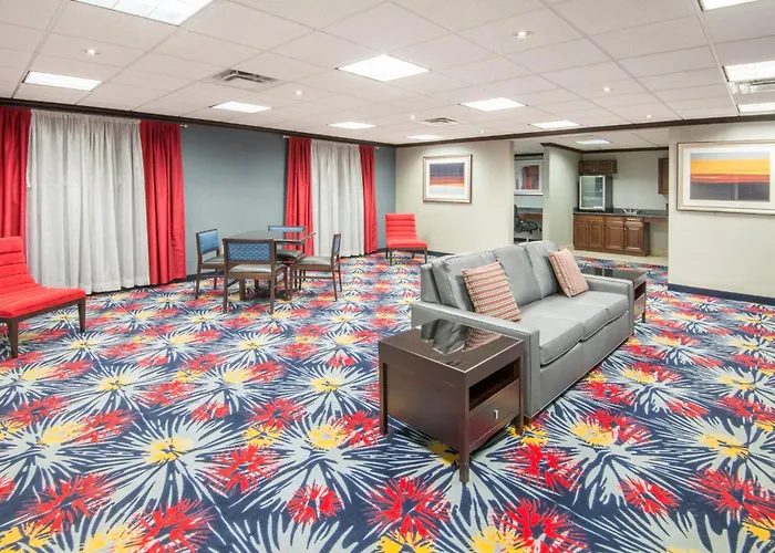 Holiday Inn Express Cleveland Airport - Brook Park By Ihg