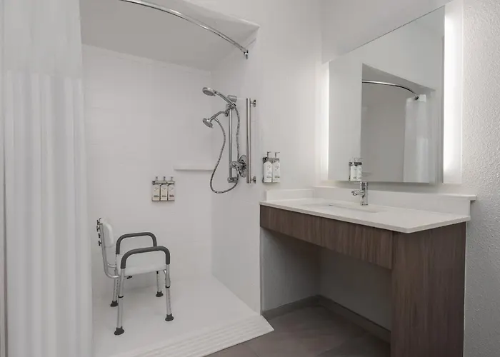 Holiday Inn Express & Suites Alexandria By Ihg