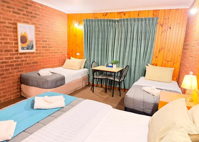 Country Roads Motor Inn