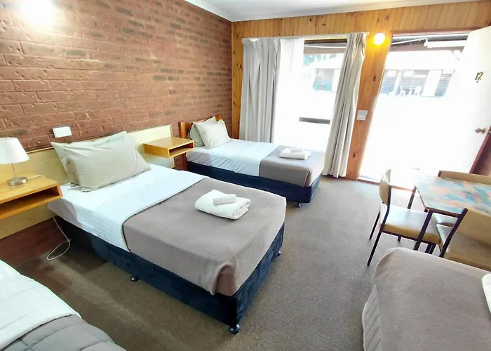 Country Roads Motor Inn