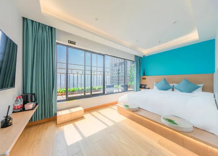 Yunqi River View Terrace Hotel