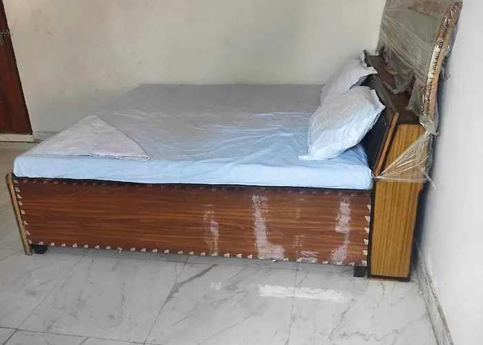 Oyo 70136 Vrinda Inn