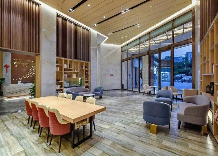 Lavande Hotel Nanchong Xihua Shida