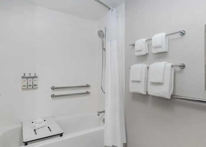 Holiday Inn Express & Suites Memphis East By Ihg