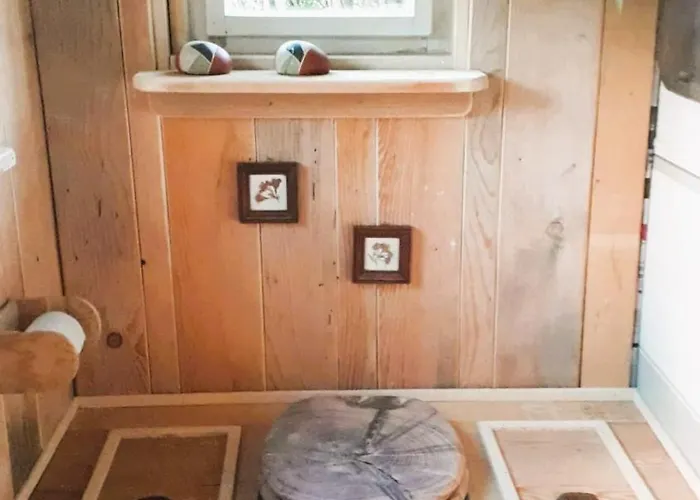 Cute Caravan Hideaway In Nature