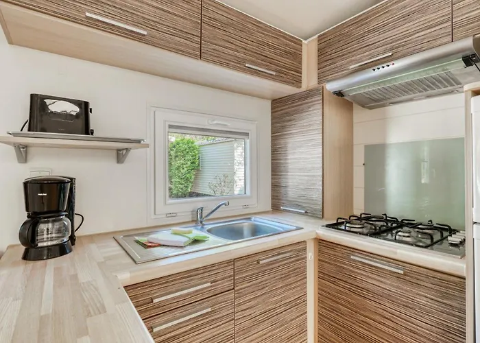Mobil-Home 35M² Avec Terrasse Pour 8 Personnes, Acces Handicape - Api-1-52-384