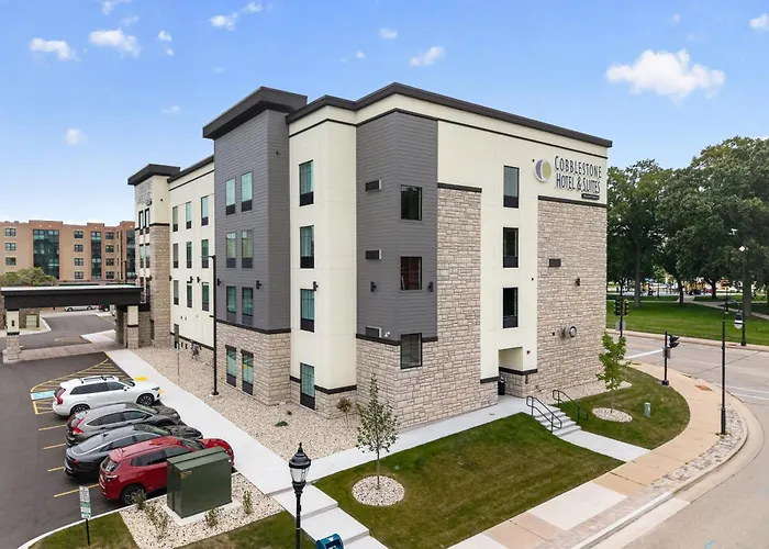 Cobblestone Hotel & Suites Waukesha West Milwaukee