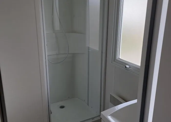 Mobil Home 6 Personnes Situe Dans Un Camping De Carnac