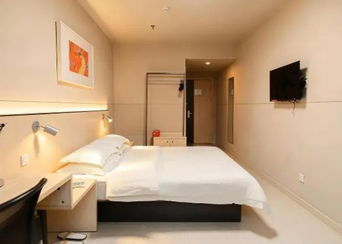 Jinjiang Inn Longyan Zhongshan Road Walking Street