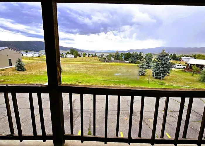 Eagle Nest Inn & Apartments