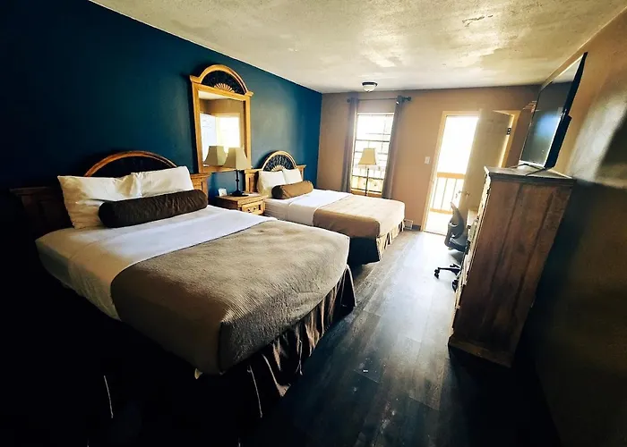 Eagle Nest Inn & Apartments