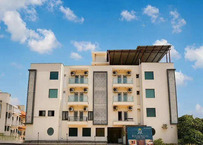Royal Regal-Rooms & Suites