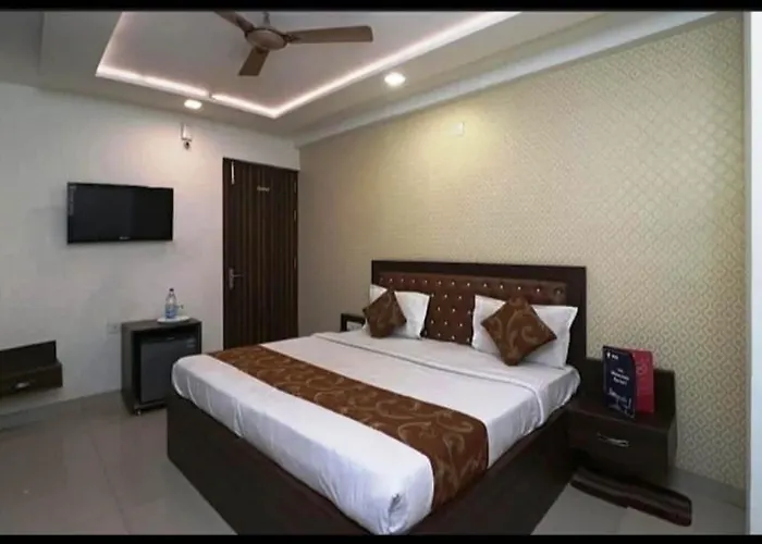 Hotel Boston Affordable Stays - #Parking #Fullyac #Best Rated Location #Modern Boutique Property