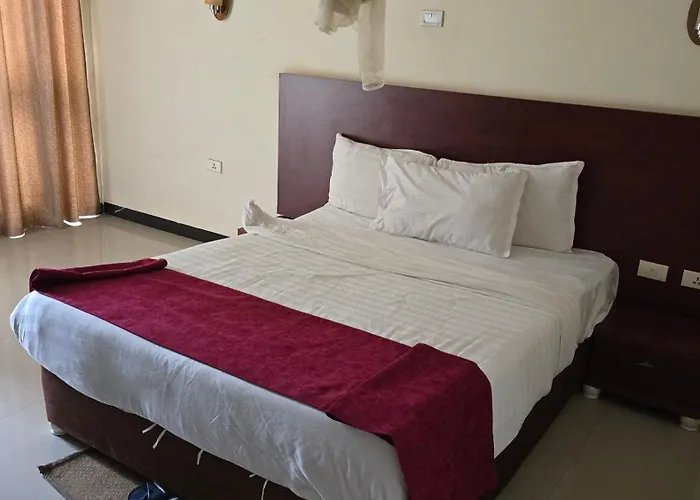 Yiganda Hotel, Safari Tours