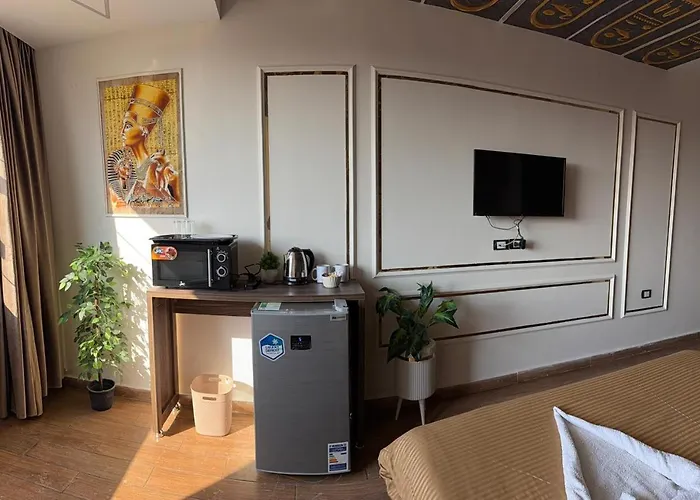 Aura Grand Pyramids View Inn