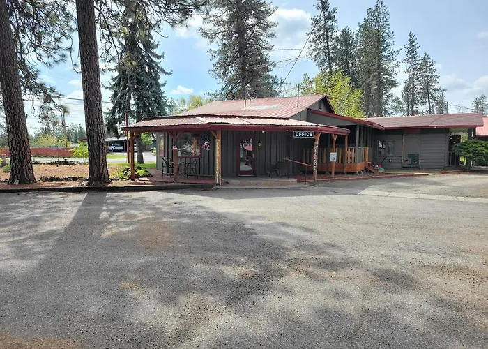 Cedar Village Motel