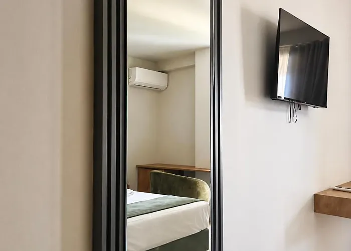 S S Sophie'S Suites